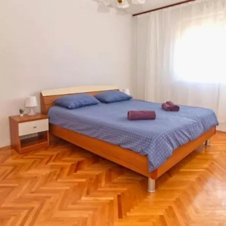 Maja's Place In Center *