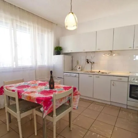 Maja's Place In Center شقة